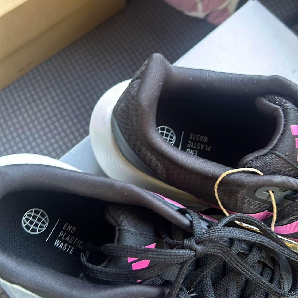 Adidas WMNS Runfalcon 3
Core Black Pulse Magenta - Picture 12 of 13